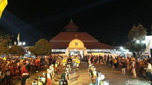 Takbiran keliling di Alun-alun Keraton dan Titik Nol Kilometer.Yogyakarta.