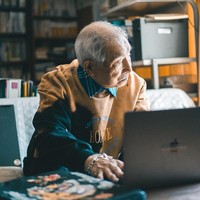 Melihat banyaknya atensi yang didapatkan dari gaya high fashion sang kakek, Naoya mengaku akan meneruskan proyek ini dalam beberapa waktu ke depan. (Foto: Instagram/@slvr.tty)