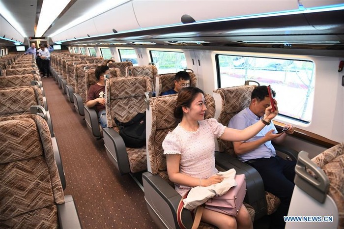 Wus Kereta Super Cepat Buatan China Ini Bisa Melaju 600 Km Jam