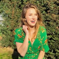 Menurut influencer Perancis Louise Aubery, kamu harus sangat berhati-hati dengan apa yang Anda posting, karena kamu dapat dengan mudah membuat marah merek dan perusahaan tempatmu bekerja . Padahal foto yang diunggah hanyalah satu foto yang tampaknya biasa saja. (Foto: Dok. Instagram)