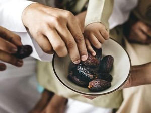 Ternyata Ini Alasan Rasul Menganjurkan Makan Sebelum Salat Idul Fitri