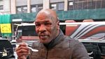 Gaya Makan Keren Seleb Dunia Rayakan Lebaran, Dari Mike Tyson hingga Akon