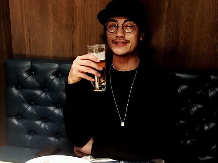 Potret Keren Salah Satu Pria Paling Tampan di Jepang, Jin Akanishi Saat Makan