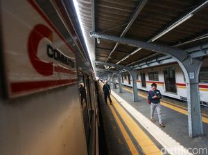 KRL Sediakan Hand Sanitizer di Gerbong Cegah Penyebaran Corona