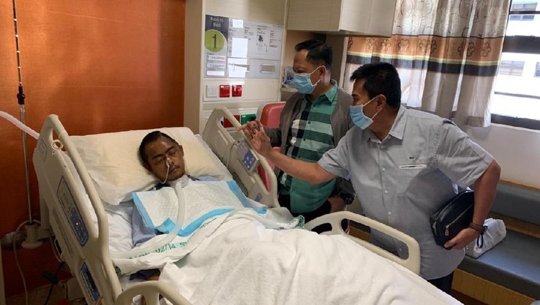 Kapolri ke Singapura, Besuk AKP Aditia Mulya Korban Pengeroyokan Massa Kapolri ke Singapura, Besuk AKP Aditia Mulya Korban Pengeroyokan Massa