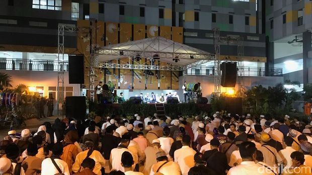 Gubernur DKI Jakarta Anies Baswedan menghadiri malam takbiran di Rusun KS Tubun, Jakbar, Selasa (4/6/2019)