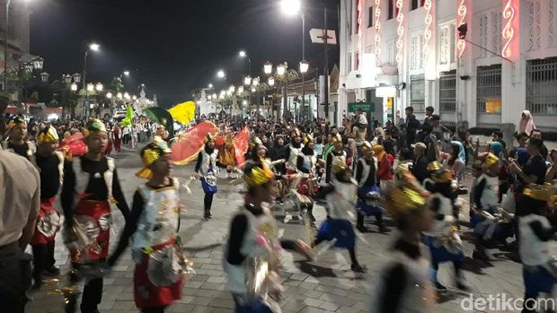 Suasana takbiran di Titik Nol Kilometer, Yogyakarta. 