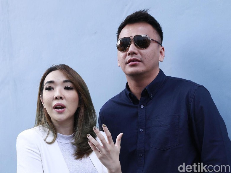 Gisel dan Wijaya Saputra. Foto: Palevi/ detikHOT