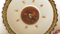 Masyarakat Arab juga kerap menghadirkan Debyazah yang bahkan dimasak sejak 3 hari sebelum Lebaran. Berbagai kacang-kacangan dijadikan bahan baku mulai almond, pistachio dan kacang pinus. Foto: istimewa
