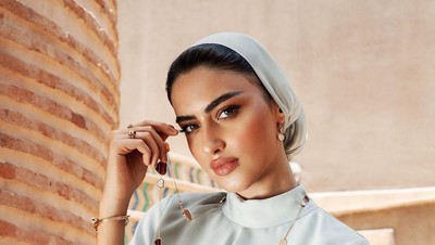 Pesona Yara Alnamlah, Selebgram Arab Saudi yang Bangga Pakai Abaya