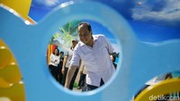 CT mengecek kesiapan salah satu wahana Trans Studio Themepark Cibubur.