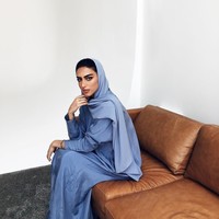 Yara pun mengungkapkan bahwa abaya kini semakin banyak modelnya sehingga tampak lebih modern dan stylish. Hadirnya desainer-desainer abaya di Arab semakin membuat wanita Saudi bangga menggunakan busana tersebut. (Foto: Instagram/@yara.makeup)