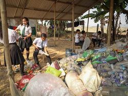 Viral, Bayar Sekolah Hanya Pakai Sampah Plastik