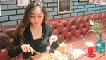 Manis Banget! Ini Gaya Kulineran Aktris Berdarah Arab, Keira Shabira