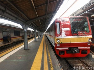 Waduh! KRL Jurusan Bogor Penuh Sesak Meski Ada PSBB