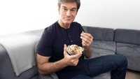 Sering nonton acara Dr. Oz? Pasti sudah tidak asing lagi dengan sosok Mehmet Oz, yang merupakan dokter sekaligus pembawa acara keturunan Turki. Ia juga merayakan hari raya. Agar tetap sehat, Dr Oz selalu konsumsi makanan yang penuh nutrisi. Foto: Istimewa