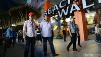 CT berkeliling mengecek kesiapan Trans Studio Themepark Cibubur.