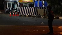 Pos polisi itu berada di Bundaran Kartasura. Pelaku meledakkan diri di pos polisi itu sekitar pukul 22.30 WIB. 