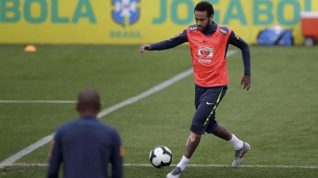 Neymar diklaim cedera usai laga Brasil vs Qatar.