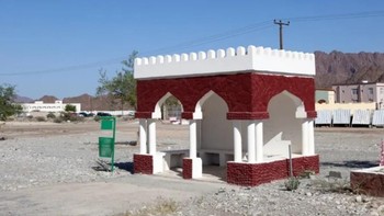 Seperti tempat ibadah, tapi ini adalah pemberhentian bus di Oman. (Foto: BlazePress)