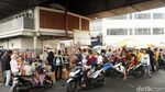 Jelang Lebaran, Pedagang Kembang Api Raup Untung