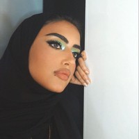 Fashion menjadi bagian penting di negara kami dan wilayah kami dan aku sudah memakai abaya karena merepresentasikan negaraku dan abaya merupakan identitas dari budaya kami, ucap Yara, seperti dikutip dari Harpers Bazaar Arab. (Foto: Instagram/@yara.makeup)
