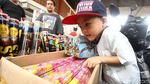 Jelang Lebaran, Pedagang Kembang Api Raup Untung