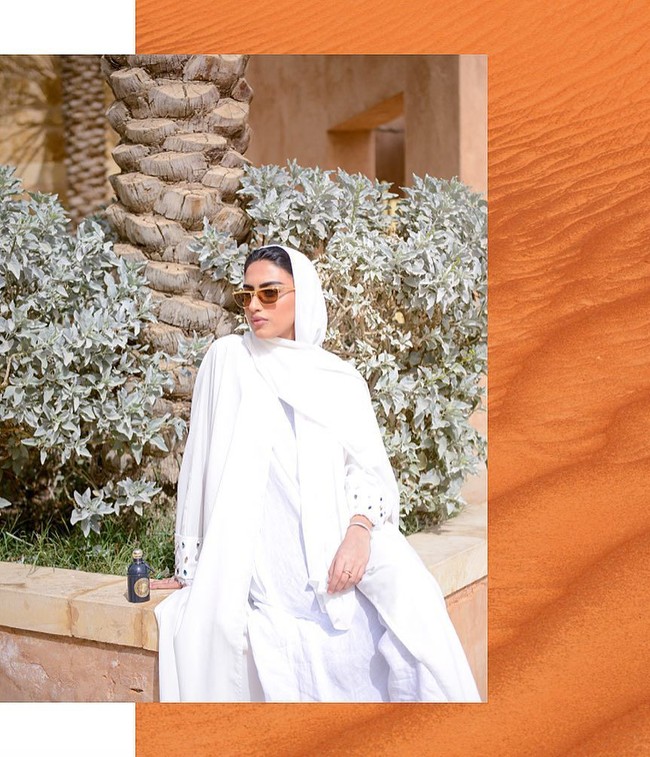 Meski perkembangan fashion terus maju, namun hal tersebut tidak berpengaruh bagi Yara. Dia mengaku tetap bangga dengan gaya fashion Saudi yang identik pakai busana dress panjang potongan longgar dan lurus yang disebut abaya. (Foto: Instagram/@yara.makeup)