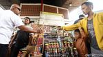Jelang Lebaran, Pedagang Kembang Api Raup Untung