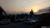 Sunset indah ini menjadi pengalaman berkesan di penghujung Ramadhan (Aji Kusuma/detikcom)