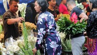 Bunga sedap malam dijual dengan harga bervariasi, mulai dari Rp 80.000 per ikat.