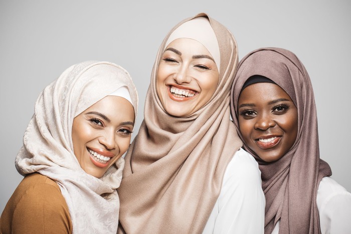 Seperti Apa Adab Berpakaian Yang Baik Dalam Islam?
