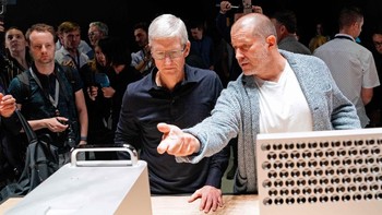 Mac Pro mengusung frame stainless-steel dan case alumnium. Ketika dilepas memberikan akses tanpa batas ke interior Mac Pro. Foto: Reuters
