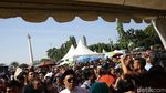 Warga Berpanas-panas Demi Bersalaman dengan Jokowi