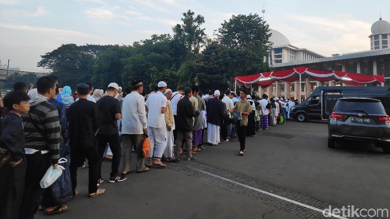 Jemaah Salat Id di Masjid Istiqlal Mulai Berdatangan Jemaah Salat Id di Masjid Istiqlal Mulai Berdatangan
