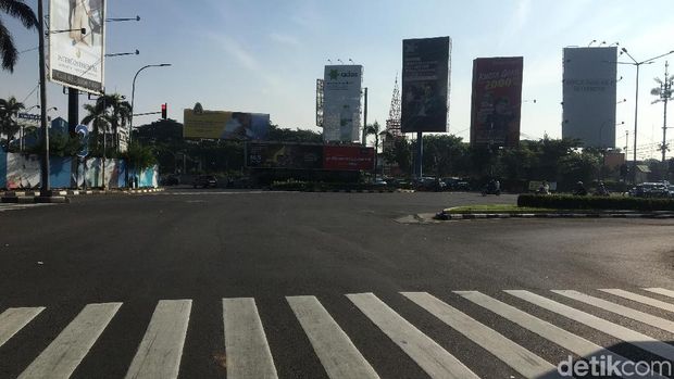 Lampu merah Pondok Indah.