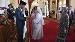 Halalbihalal di Istana: Warga Antre Salaman hingga Sujud Depan Jokowi