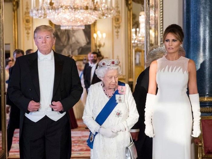 Presiden AS Donald Trump dan Ibu Negara Melania Trump saat dijamu Ratu Elizabeth II di Istana Buckingham, London, Inggris, Senin (3/6/2019). (Foto: Getty Images) Presiden AS Donald Trump dan Ibu Negara Melania Trump saat dijamu Ratu Elizabeth II di Istana Buckingham, London, Inggris, Senin (3/6/2019). (Foto: Getty Images)