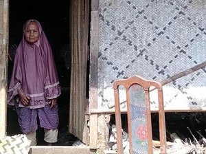 Mimpi Lebaran Mak Eyoh, Penghuni Gubuk Reyot di Pinggiran Sukabumi