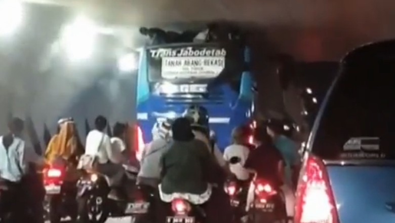 Kasus Bocah Terjepit di Atap Bus TransJabodetabek, Sopir Didenda Rp 1,2 Juta Kasus Bocah Terjepit di Atap Bus TransJabodetabek, Sopir Didenda Rp 1,2 Juta