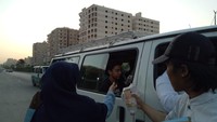 Jelang akhir Ramadan, Lembaga Amil Zakat Muhammadiyah (LazisMu) Mesir mengadakan program yang dinamakan Takjil on the Road dan Kado Ramadan. (Kholifatunnisa/Istimewa)