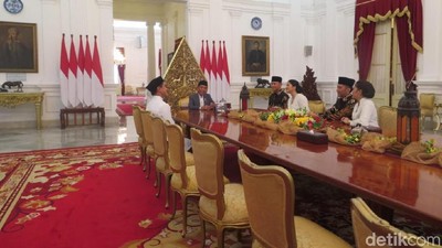 Momen Hangat Halalbihalal Jokowi, Iriana, Kaesang dan AHY-Ibas di Istana