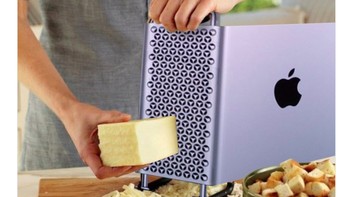 Kaya benar netizen ini, memarut keju dengan Mac Pro. Foto: istimewa