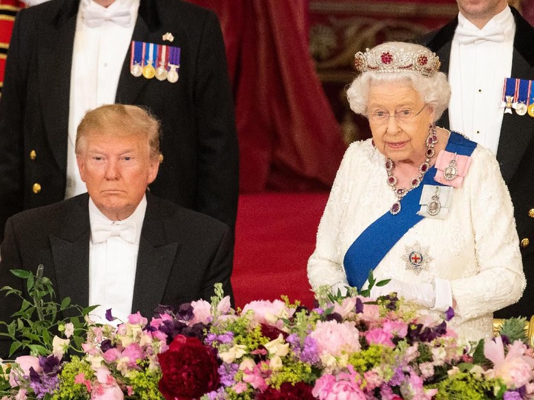 Ratu Elizabeth II pernah tampar anggota keluarganya. Foto: Dok. Getty Images Ratu Elizabeth II pernah tampar anggota keluarganya. Foto: Dok. Getty Images