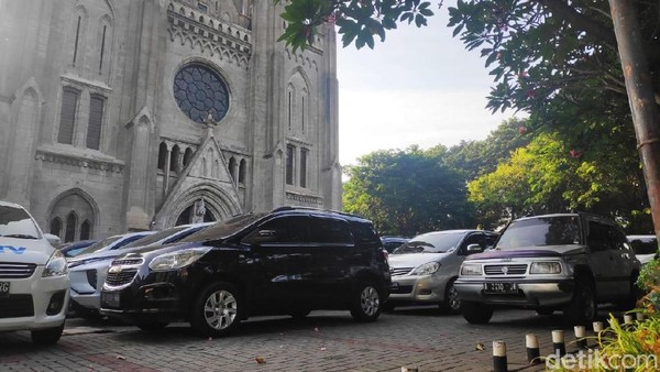 Melihat Katedral Sediakan Lahan Parkir untuk Jemaah Salat Id Masjid Istiqlal