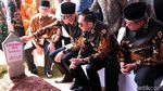 SBY, AHY dan Ibas Kompak Berbatik Saat Ziarah ke Makam Ani Yudhoyono