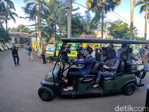AHY-Ibas Salat Id di Masjid Al Istiqomah, SBY Tak Ikut karena Kurang Sehat