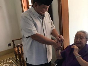 Prabowo Kunjungi Adik Sang Ayah, Sukartini Djojohadikusumo