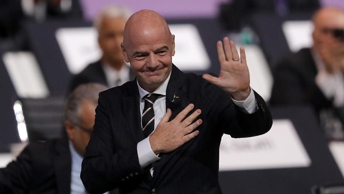 PARIS, FRANCE - JUNE 05: FIFA President Gianni Infantino walks back on stage after being re-elected as President during the 69th FIFA Congress at the Paris Expo Porte de Versailles on June 05, 2019 in Paris, France. (Photo by Richard Heathcote/Getty Images)