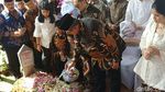 Haru di Kalibata Saat SBY Ziarah ke Makam Ani Yudhoyono